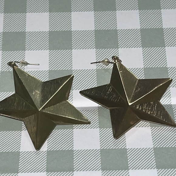 Shimmering Gold Star Earrings - Picture 5 of 5